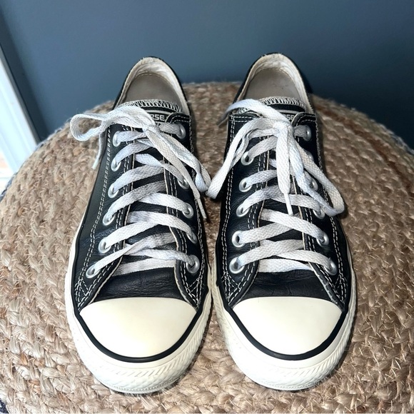 Converse All Star Leather Chuck Taylors - Picture 2 of 6